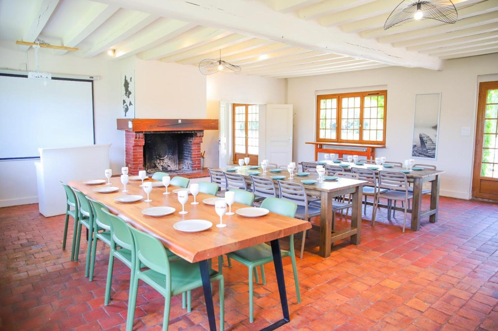 Crazy Villa Etisseaux 45 - Heated Pool - Volley Court - 1H30 Paris - 45P Saint-Maurice-sur-Aveyron Exterior photo